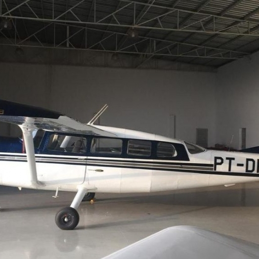 Avião é roubado em Foz do Iguaçu após família ser rendida por bandidos