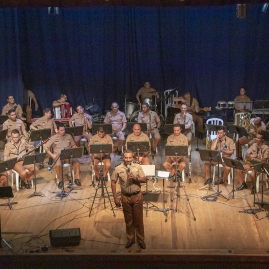 Banda da Polícia Militar do Paraná se apresenta em Medianeira