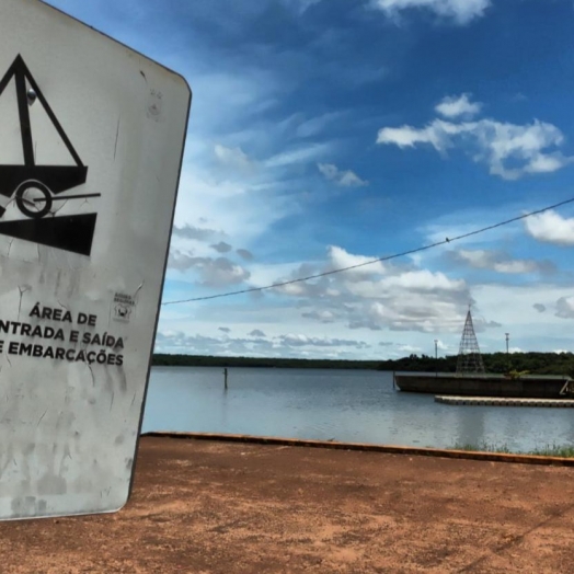 Banhistas devem atentar para cuidados e não permanecer em rampa de acesso a barcos na praia de Santa Helena