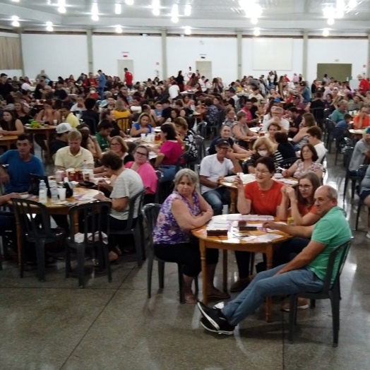 Bingo beneficente do Rotary Club lota Salão Paroquial em São Miguel do Iguaçu