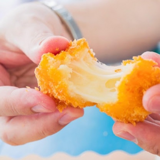 Bolinha de Queijo recheada