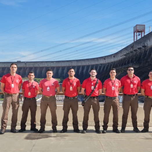 Bombeiros de Itaipu são homenageados pela Diretoria Executiva