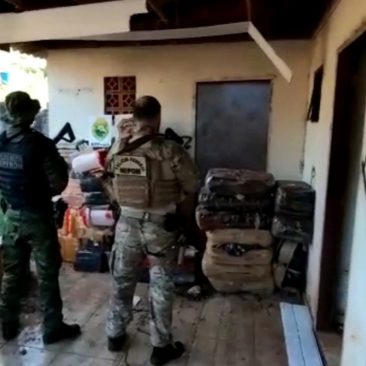 BPFRON e Polícia Federal apreendem mais de 800kg de droga em Guaíra