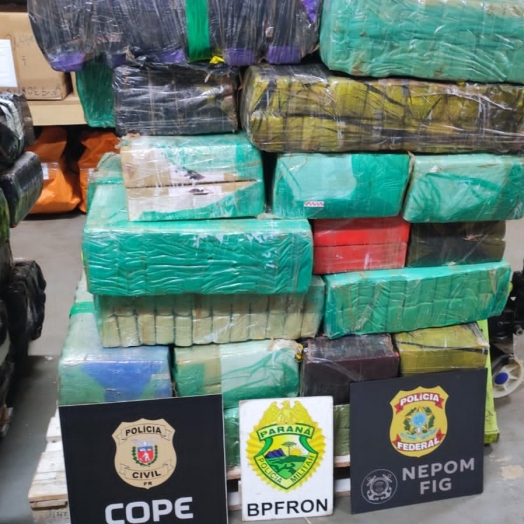 BPFRON, Polícia Civil e Polícia Federal apreendem quase 1 tonelada de maconha em Santa Helena-PR