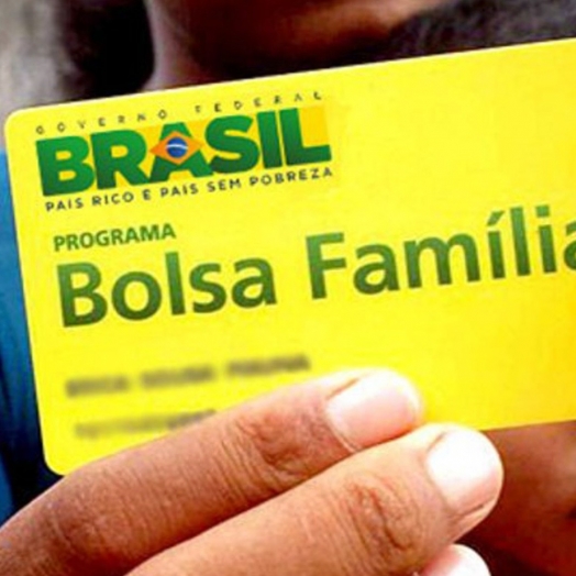 Caixa começa a pagar Bolsa Família com novo adicional de R$ 50