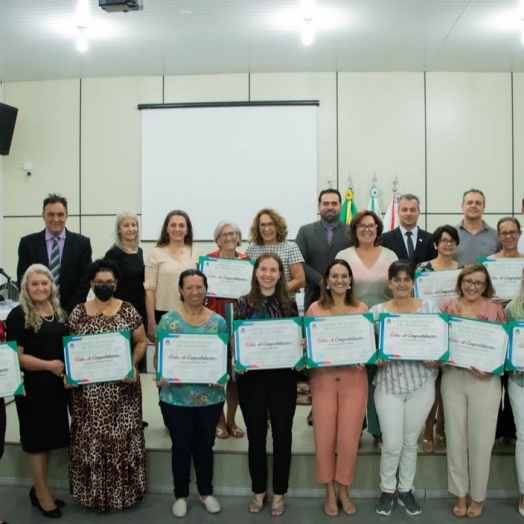 Câmara homenageia lideranças femininas de Medianeira