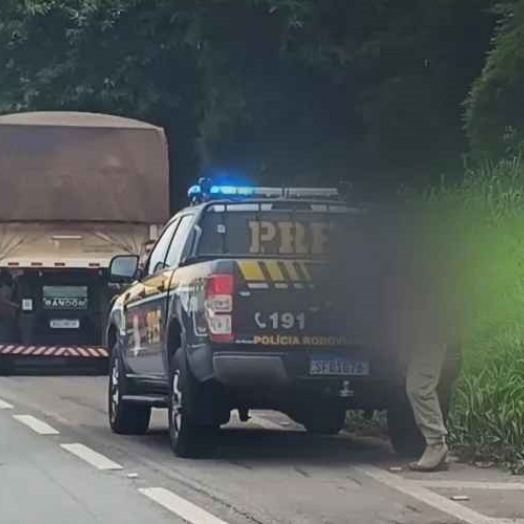 Capotamento deixa três pessoas feridas na BR-277, dentre elas uma criança de 3 anos