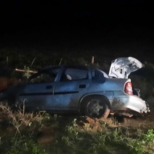 Capotamento deixa um ferido na PR-364 entre São José e Terra Roxa