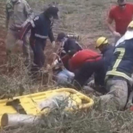 Capotamento é registrado na Estrada da Aurora em São Miguel do Iguaçu