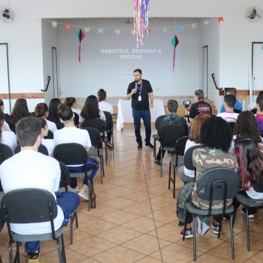 CAPS de São Miguel do Iguaçu realiza palestra sobre prevenção às drogas com alunos do 9º ano