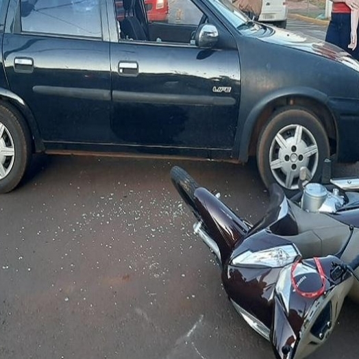 Carro e moto se envolvem em acidente em Santa Helena