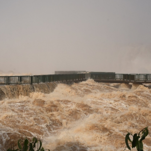 Cataratas do Iguaçu atinge vazão de 16 milhões de litros por segundo