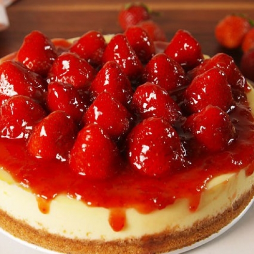 Cheesecake de morango com geleia caseira