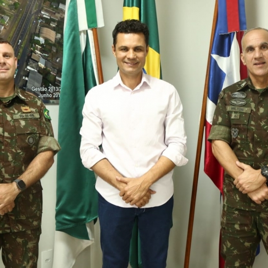 Chefe da Seção de Tiros de Guerra da 5ª Região Militar visita Medianeira