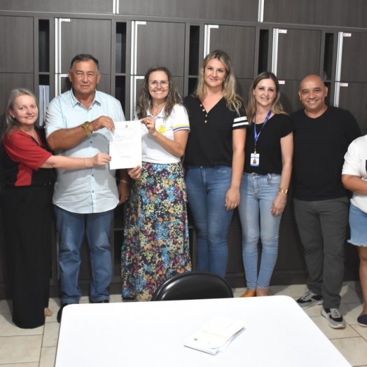 Colégio de Santa Rosa do Ocoí recebe R$ 50 mil para aplicar em melhorias