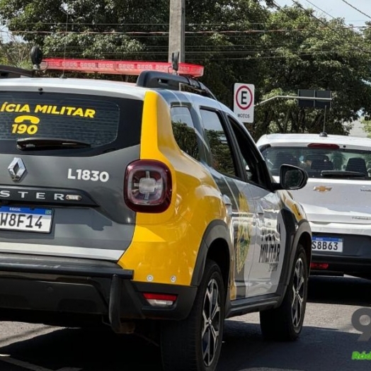 Colisão envolve carro e motocicleta no centro de Santa Helena