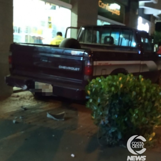 Colisão envolve dois veículos na Av. Brasil em Santa Helena