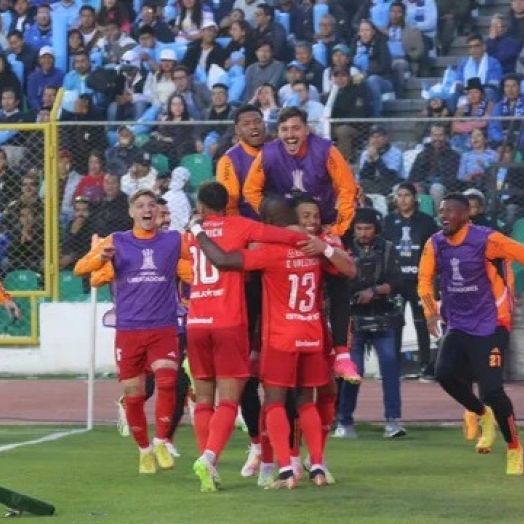 Com gol de Valencia, Inter segura pressão do Bolívar na altitude e ganha a 1ª em La Paz