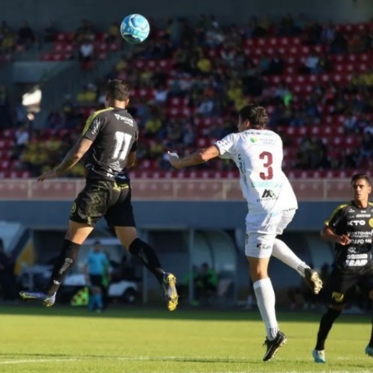 Com gols no fim de cada tempo, FC Cascavel e Patrocinense ficam no empate