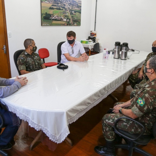 Comandante do 34º Batalhão de Infantaria Mecanizado se reúne com Prefeito e vice de Missal