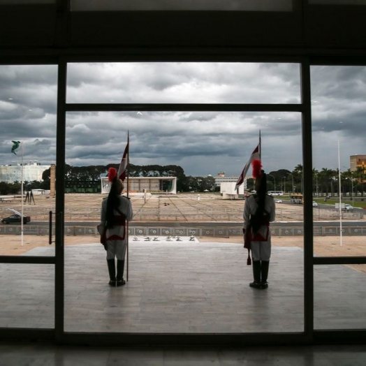 Comitê de enfrentamento da covid-19 faz pronunciamento após reunião