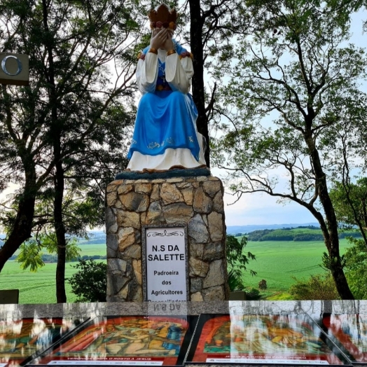 Comunidade do Morro da Salete recebe quadro da Via Sacra