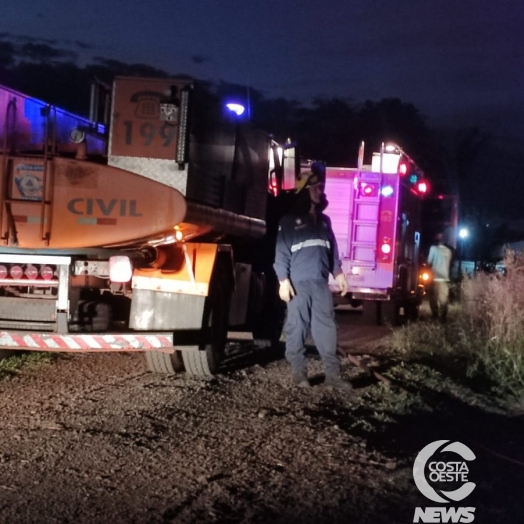 Corpo de Bombeiros e Defesa Civil salvam lavoura de milho de incêndio, na Serra do Mico, em São Miguel do Iguaçu