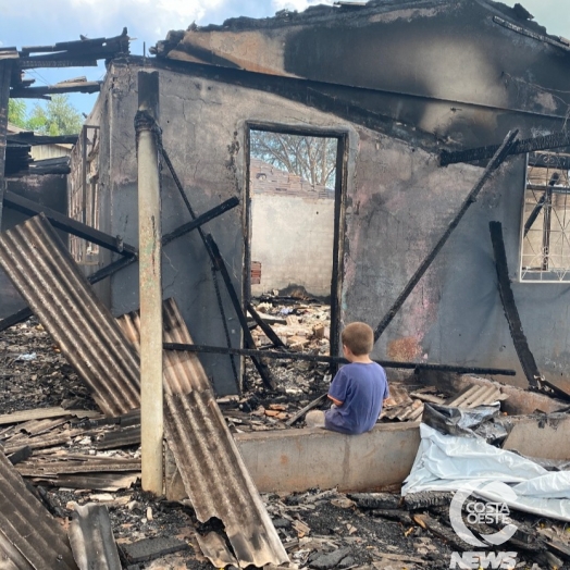 São Miguel do Iguaçu: Corrente do bem beneficia família que perdeu casa em incêndio