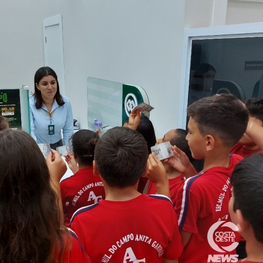 Escolas de São Miguel do Iguaçu receberam o projeto “Um olhar para o futuro” da Cresol conexão