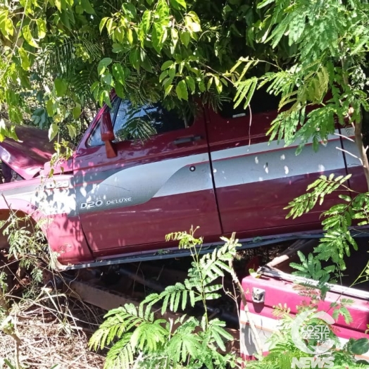 D20 fica destruída em acidente na PR 317, em Santa Helena