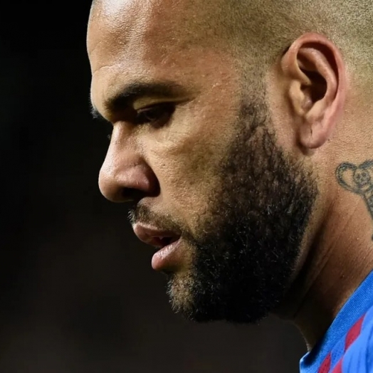 Daniel Alves tem recurso negado e seguirá preso na Espanha