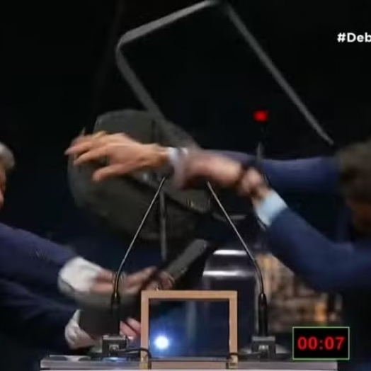 Datena ataca Marçal com cadeira durante debate na TV Cultura