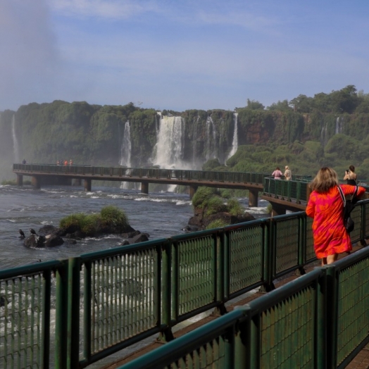 Destino global: Foz do Iguaçu terá dezembro e janeiro de hotéis e comércio cheios