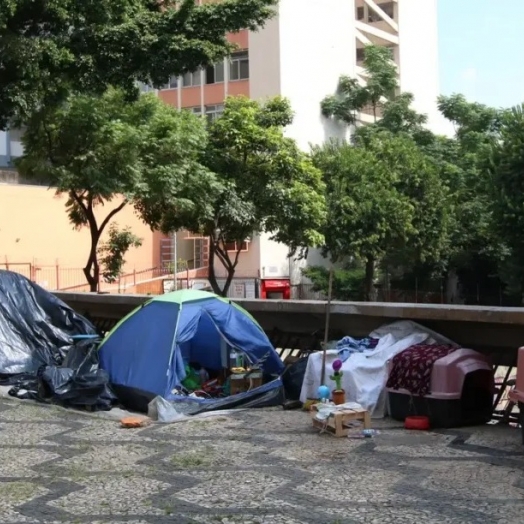 Domicílios improvisados: mais de 5 mil pessoas no Paraná moram em tendas, barracas ou até em carros