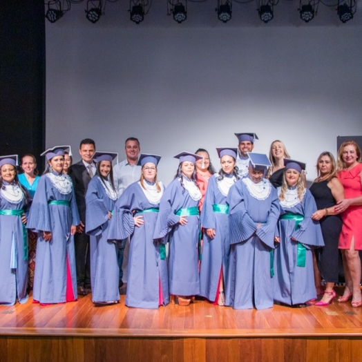 Educação de Medianeira realiza formatura de alunos da EJA