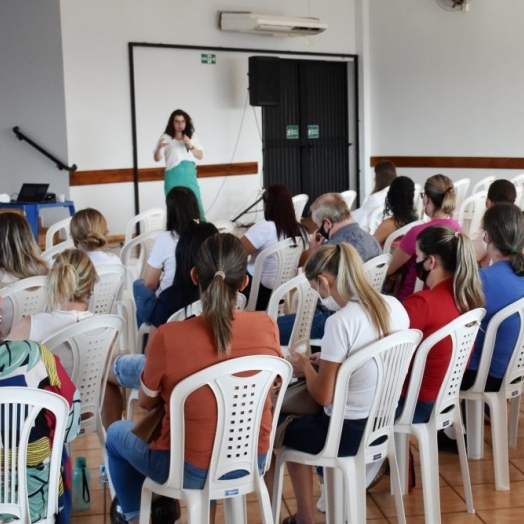 Educação de São Miguel reúne profissionais para tratar sobre rede de proteção à criança e ao adolescente vítima de violência