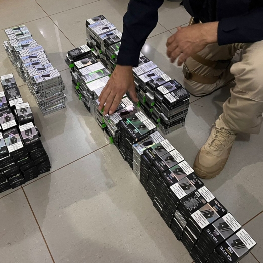 Em Céu Azul (PR), PRF apreende carga de cigarros eletrônicos contrabandeados