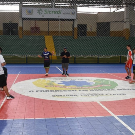 Em São Miguel do Iguaçu, 18 jovens jogadores foram selecionados para representar o município no Campeonato Paranaense de Futsal