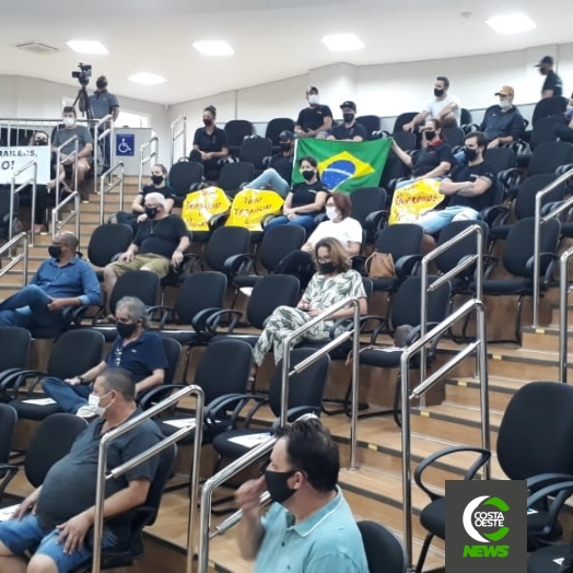 Empresários de Medianeira fazem manifestação e pedem abertura dos estabelecimentos