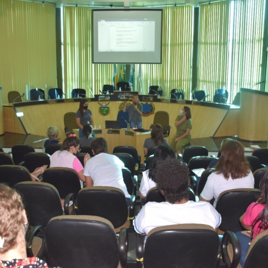 Equipe técnica da Educação Especial realiza encontro de formação com os professores em São Miguel