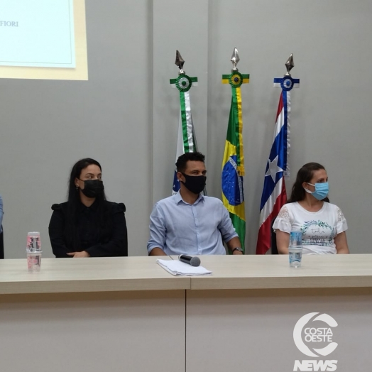 Equipes da Saúde de Medianeira participam de palestra sobre câncer infantil