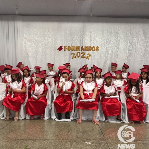 Escola Municipal Marechal Deodoro de Santa Helena promove formatura de alunos