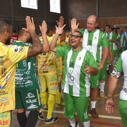 Escola Pestalozzi instala climatizadores na quadra e promove evento de Páscoa com o São Miguel Futsal