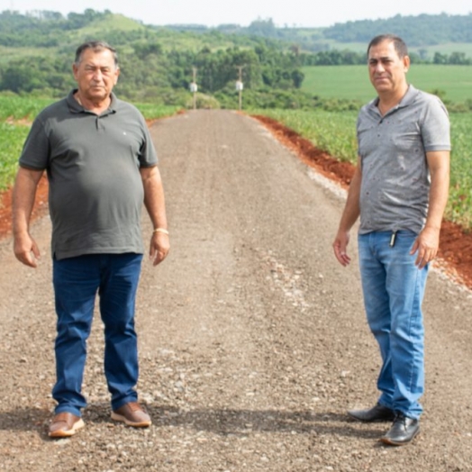 Estrada rural em Aurora do Iguaçu é recuperada com fresado de asfalto