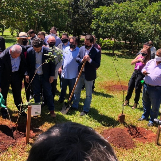 Executivo de Guaíra participa de evento em Foz do Iguaçu