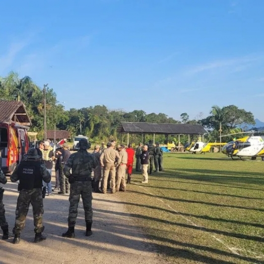 FAB encontra avião que desapareceu na Serra do Mar, no Paraná; governador confirma três mortes