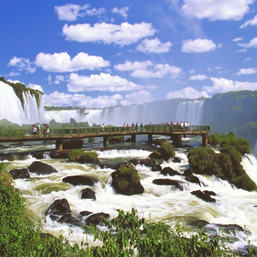 Faculdade UNIGUAÇU expande ensino superior com aquisição de unidades em Foz do Iguaçu e Palotina