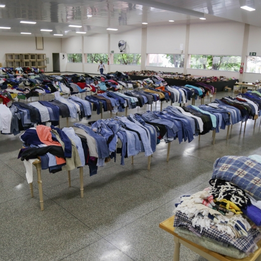 Feirão de Roupas Usadas do Provopar e Cáritas de Missal atende 659 pessoas e arrecada 200 kg de alimentos