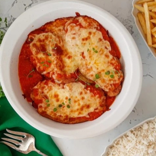 Filé de frango à parmegiana