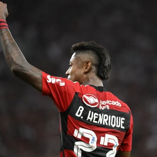 Flamengo descarta fratura, mas aguarda exame de Bruno Henrique para avaliar ligamentos do tornozelo e joelho